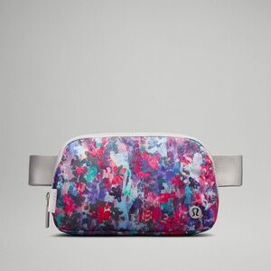 NEW LULULEMON EVERYWHERE BELT BAG COLOR FLOWER GLIDE MULTI/VAPOR